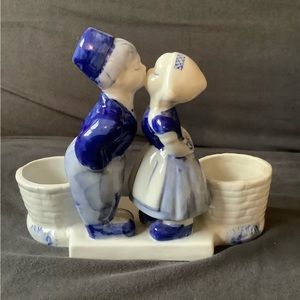 Porcelain Bloom-Rite Kissing Couple
